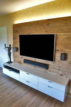 TV-Board, Garderoben- und Einbauschrank als Raumtrenner, Küche, Esszimmer