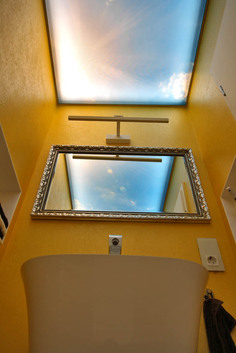 Gäste-WC mit bedruckter Spanndecke